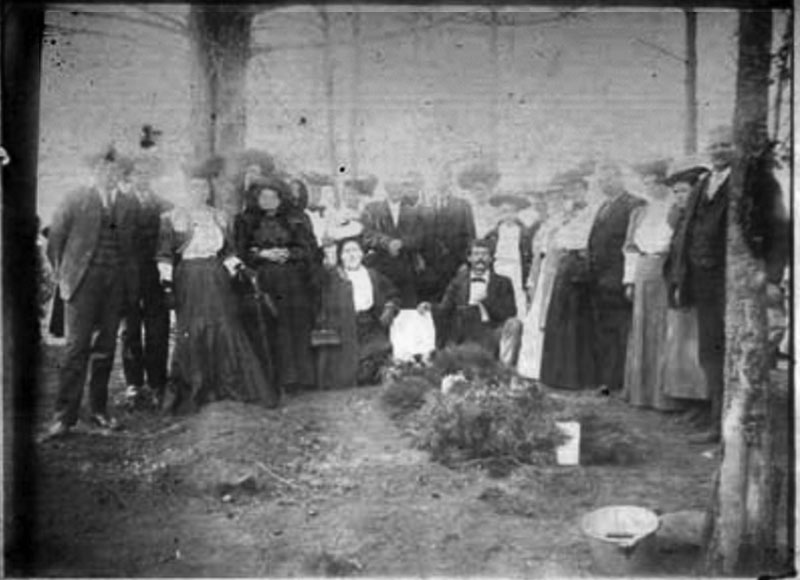 Springfield Cemetery Old Photograph of Diceys Grave with family