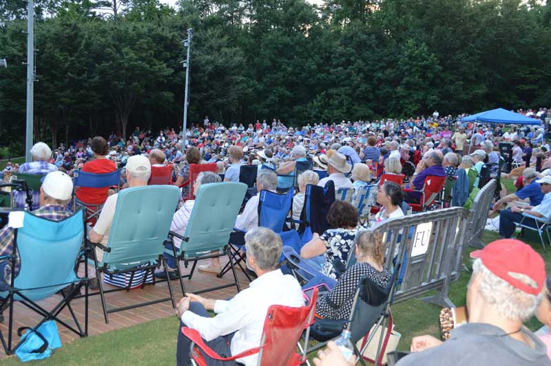 A very large crowd was in attendance for the outdoor concert.